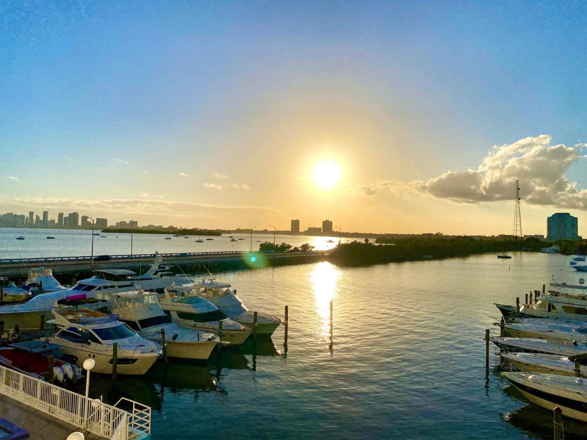 Deluxe Waterfront One Bedroom Apartment With Miami Skyline View, Free Parking 5 Mins Drive To Маями Бийч Екстериор снимка
