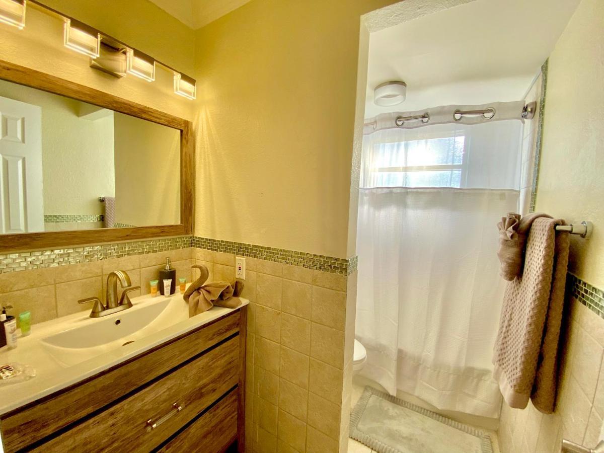 Deluxe Waterfront One Bedroom Apartment With Miami Skyline View, Free Parking 5 Mins Drive To Маями Бийч Екстериор снимка