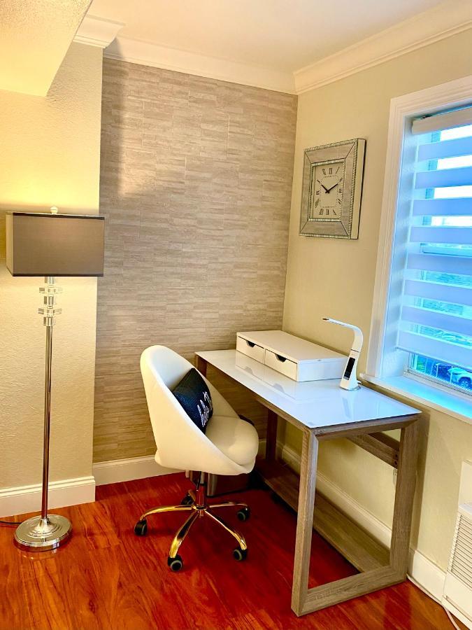 Deluxe Waterfront One Bedroom Apartment With Miami Skyline View, Free Parking 5 Mins Drive To Маями Бийч Екстериор снимка