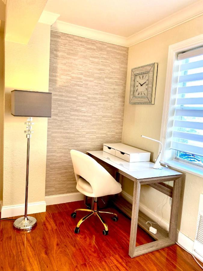 Deluxe Waterfront One Bedroom Apartment With Miami Skyline View, Free Parking 5 Mins Drive To Маями Бийч Екстериор снимка
