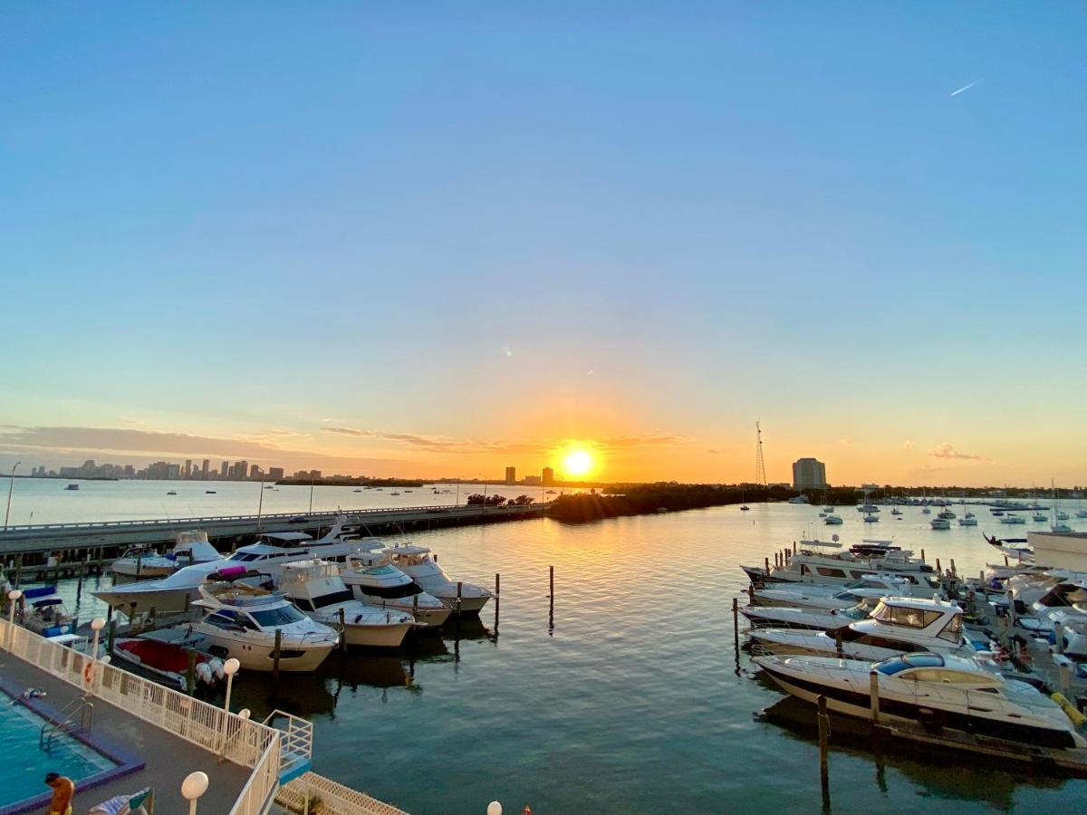 Deluxe Waterfront One Bedroom Apartment With Miami Skyline View, Free Parking 5 Mins Drive To Маями Бийч Екстериор снимка