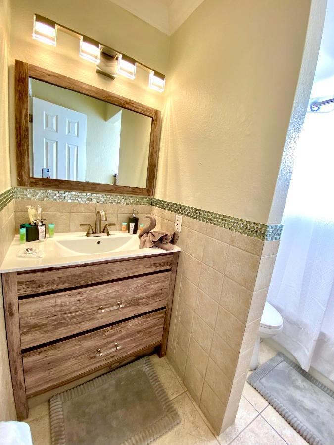 Deluxe Waterfront One Bedroom Apartment With Miami Skyline View, Free Parking 5 Mins Drive To Маями Бийч Екстериор снимка