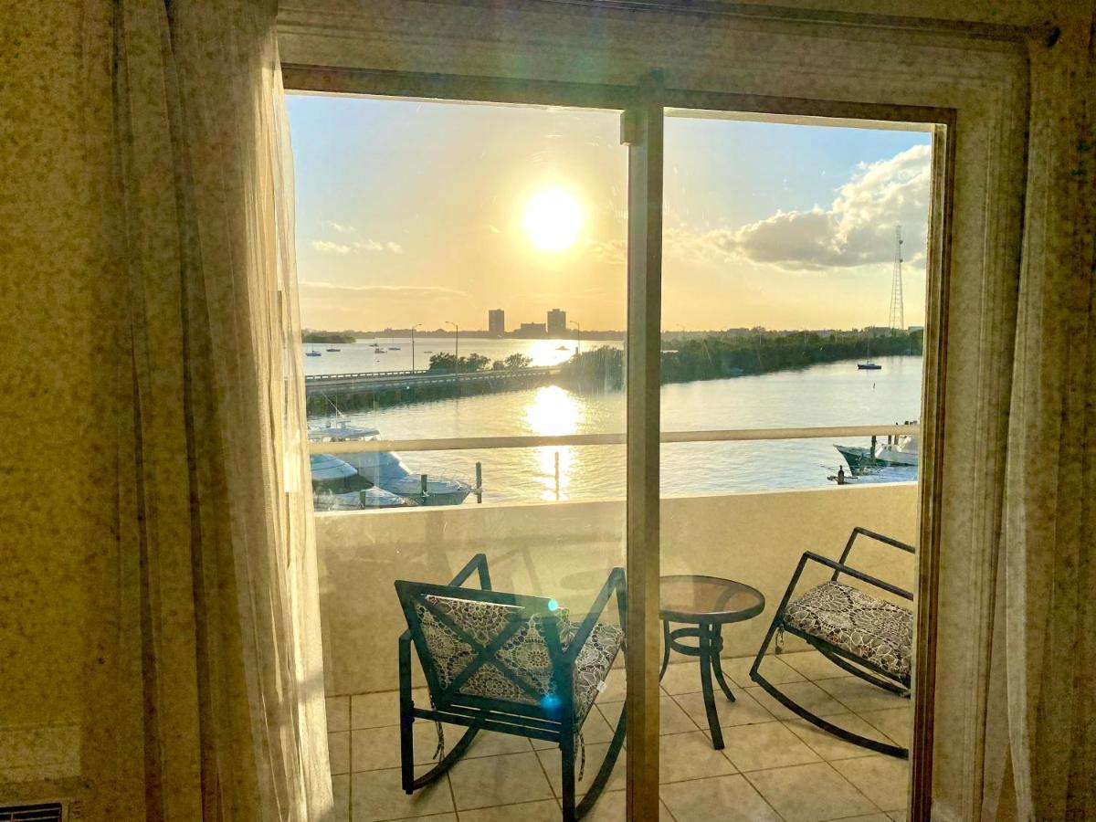 Deluxe Waterfront One Bedroom Apartment With Miami Skyline View, Free Parking 5 Mins Drive To Маями Бийч Екстериор снимка