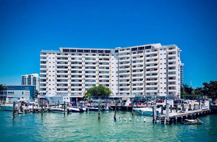 Deluxe Waterfront One Bedroom Apartment With Miami Skyline View, Free Parking 5 Mins Drive To Маями Бийч Екстериор снимка